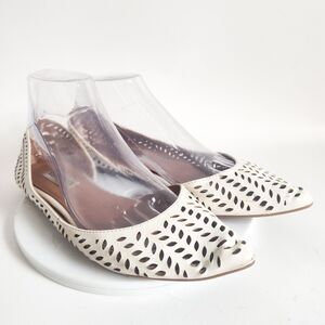Steve Madden Flats Size 8 Leather Cream Slip On Preppy Laser Cutouts Pointy Toe